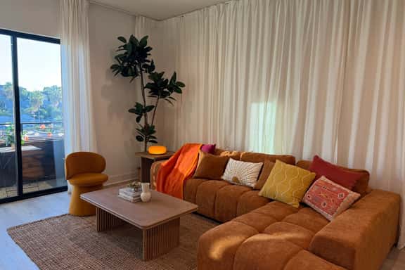 Sunset Suite off Sunset Blvd - Image 1