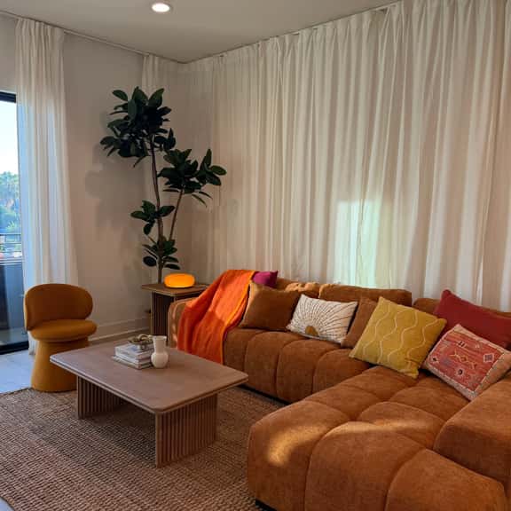 Sunset Suite off Sunset Blvd - Image 1